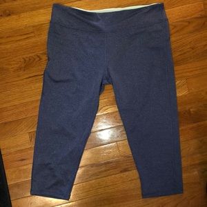 NWOT Marika Capri leggings